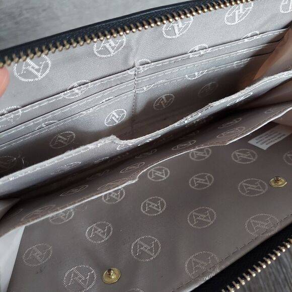 Adrienne Vittadini Black Wallet - Picture 6 of 9